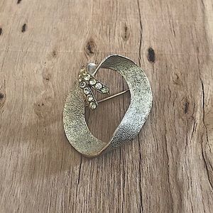 3 for $25 🌈 Vintage Jewelry Silver Wreath Brooch